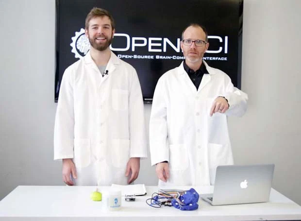 Russomanno (left) and Murphy demonstrate how to get started with OpenBCI.